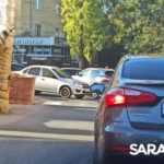 У ТЦ «Рубин» в Саратове столкнулись Nissan и «Лада»