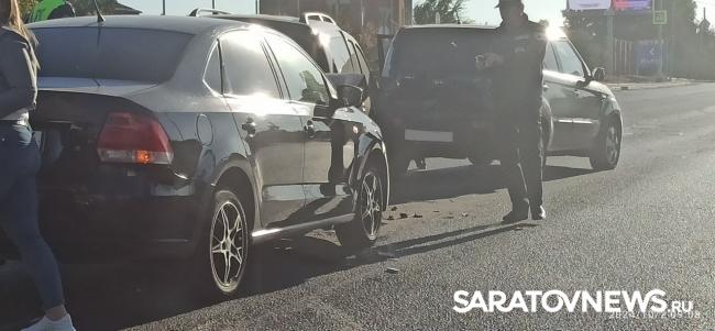 Тройное ДТП у старого аэропорта в Саратове создало пробку Тройное ДТП у старого аэропорта в Саратове создало пробку