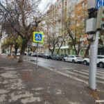 Автобус провалился в дорожную яму на Чернышевского в Саратове