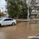 В Саратове затапливает улицу Чернышевского