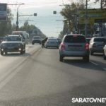 Две «Лады» создали пробку на проспекте 50 лет Октября в Саратове