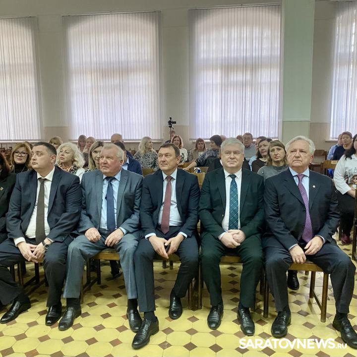 Медицинские династии Саратовской области отмечены нагрудными знаками Медицинские династии Саратовской области отмечены нагрудными знаками