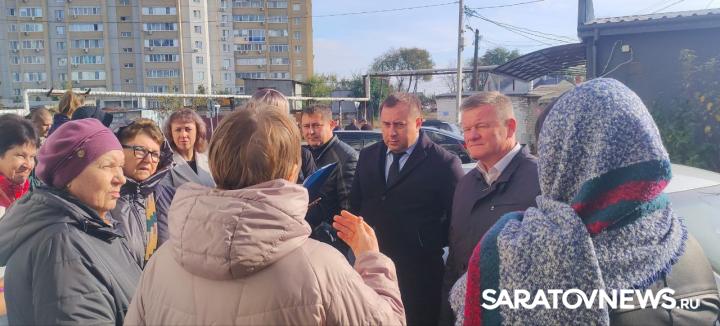 Исаев: Бетонные плиты во дворах на «Шуровой горе» — пример поверхностного отношения застройщика к благоустройству Исаев: Бетонные плиты во дворах на «Шуровой горе» — пример поверхностного отношения застройщика к благоустройству
