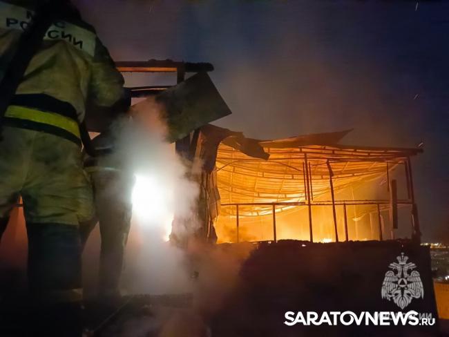 Недалеко от Смирновского ущелья в Саратове горел дом Недалеко от Смирновского ущелья в Саратове горел дом