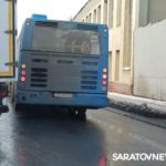 Автобус попал в аварию недалеко от автовокзала в Саратове Автобус попал в аварию недалеко от автовокзала в Саратове