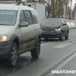 Иномарка и «Ларгус» создали пробку на Шехурдина в Саратове
