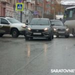 У саратовской гостиницы «Богемия» произошло ДТП У саратовской гостиницы «Богемия» произошло ДТП