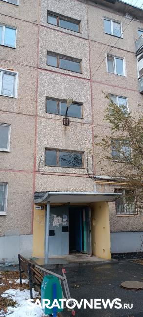 В Саратове после утренней атаки БПЛА заменили разбитые стекла В Саратове после утренней атаки БПЛА заменили разбитые стекла