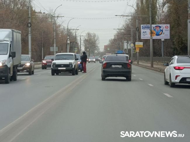Тройная авария затрудняет движение в сторону 3-й Дачной в Саратове