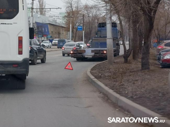 В саратовской Елшанке тягач снес переднюю часть кузова «14-й» В саратовской Елшанке тягач снес переднюю часть кузова «14-й»