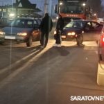 Две «Лады» затруднили въезд в Саратов у переезда на Сокурском тракте