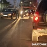 Две «Лады» затруднили въезд в Саратов у переезда на Сокурском тракте