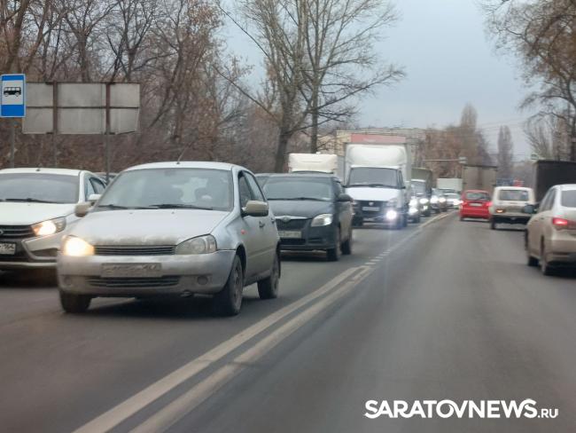 «Газель» и «Лада» блокировали Соколовую в Саратове «Газель» и «Лада» блокировали Соколовую в Саратове