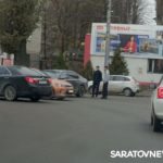 В районе горпарка в Саратове столкнулись две иномарки