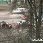 Ночью «Калина» врезалась в «Гранту» на проспекте Энтузиастов в Саратове
