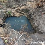 Саратовцы опасаются неогороженных, затопленных водой котлованов в Мурманском проезде