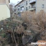 Саратовцы опасаются неогороженных, затопленных водой котлованов в Мурманском проезде