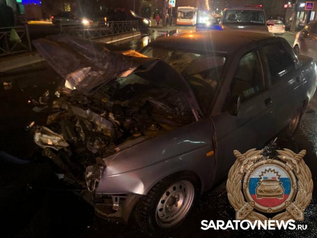 Четверо пострадали в массовом ДТП в Энгельсе Четверо пострадали в массовом ДТП в Энгельсе