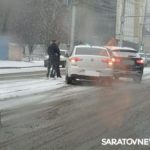 На Кутякова в Саратове пробка из-за ДТП на трамвайных путях На Кутякова в Саратове пробка из-за ДТП на трамвайных путях