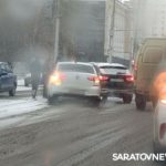 На Кутякова в Саратове пробка из-за ДТП на трамвайных путях На Кутякова в Саратове пробка из-за ДТП на трамвайных путях