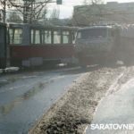 Трамвай протаранил «Ниву» на Большой Горной в Саратове