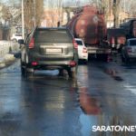 «Лада» врезалась в бензовоз на Шехурдина в Саратове