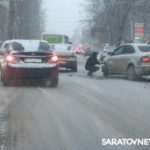 Две иномарки создали затор на проспекте Энтузиастов в Саратове Две иномарки создали затор на проспекте Энтузиастов в Саратове