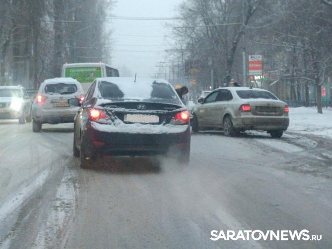Две иномарки создали затор на проспекте Энтузиастов в Саратове Две иномарки создали затор на проспекте Энтузиастов в Саратове