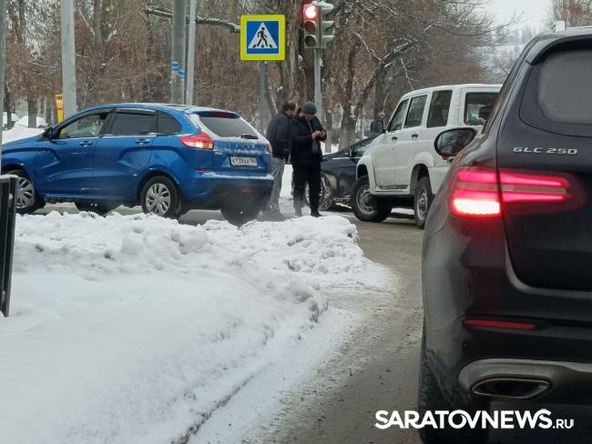 «УАЗ Патриот» влетел в Ford на Большой Горной в Саратове
