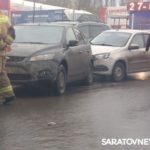 На проспекте Строителей в Саратове произошло тройное ДТП