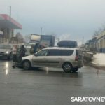 Две иномарки блокировали движение на Усть-Курдюмской в Саратове