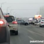 Две иномарки блокировали движение на Усть-Курдюмской в Саратове