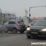 Две иномарки блокировали движение на Усть-Курдюмской в Саратове