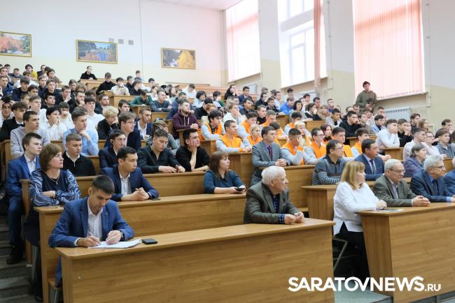 Тепловики приняли участие в посвящении в энергетики первокурсников Вавиловского университета Тепловики приняли участие в посвящении в энергетики первокурсников Вавиловского университета