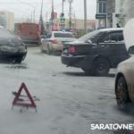 Машины разбились в аварии на Антонова в Саратове Машины разбились в аварии на Антонова в Саратове