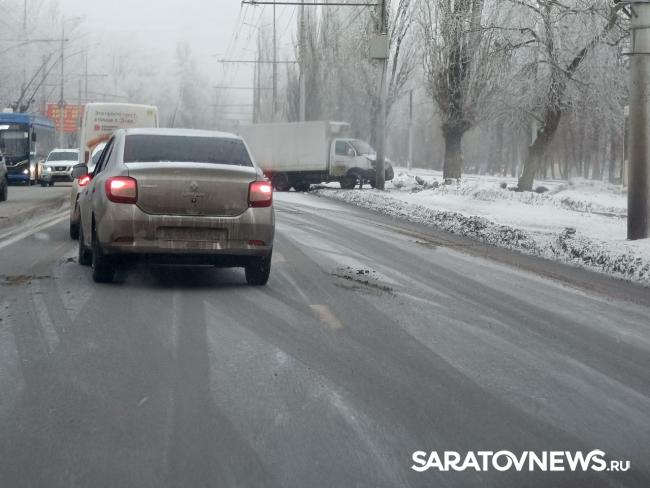 «ГАЗель» вылетела на обочину на 50 лет Октября в Саратове «ГАЗель» вылетела на обочину на 50 лет Октября в Саратове