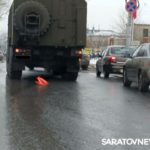 Военная техника попала в аварию перед саратовским мостом