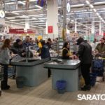 В магазинах Энгельса наблюдается столпотворение