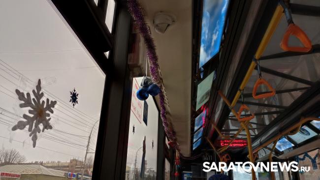 В Саратове ещё ездят новогодние троллейбусы В Саратове ещё ездят новогодние троллейбусы