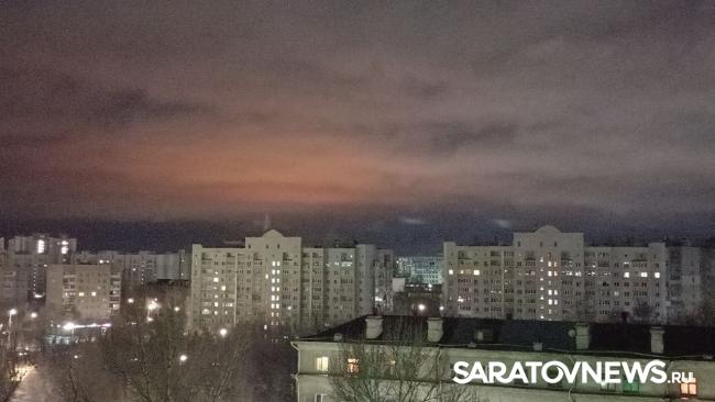 Саратовцы видели в ночном небе прожекторы Саратовцы видели в ночном небе прожекторы