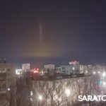Ночью над Саратовом возник оранжевый столб