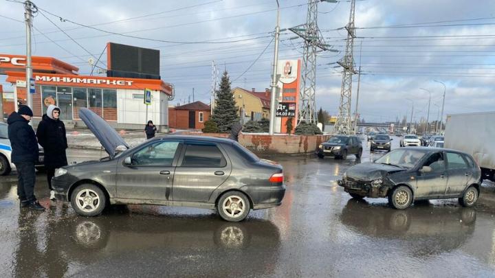 Женщина пострадала в ДТП на Сокурском тракте в Саратове Женщина пострадала в ДТП на Сокурском тракте в Саратове