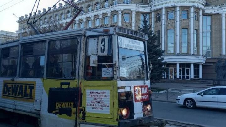 В Саратове остановилось движение трамваев 3-го маршрута В Саратове остановилось движение трамваев 3-го маршрута