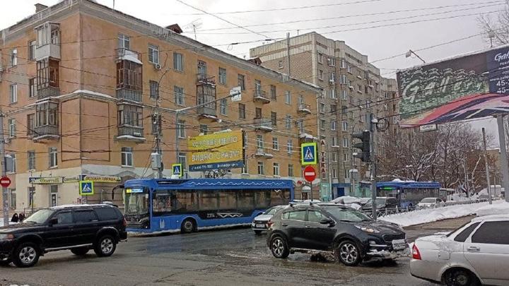 В Саратове закрылось движение троллейбусов двух маршрутов В Саратове закрылось движение троллейбусов двух маршрутов