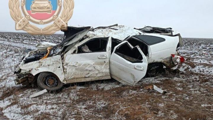 Молодой водитель разбился в перевернувшейся «Приоре» у саратовского села Молодой водитель разбился в перевернувшейся «Приоре» у саратовского села