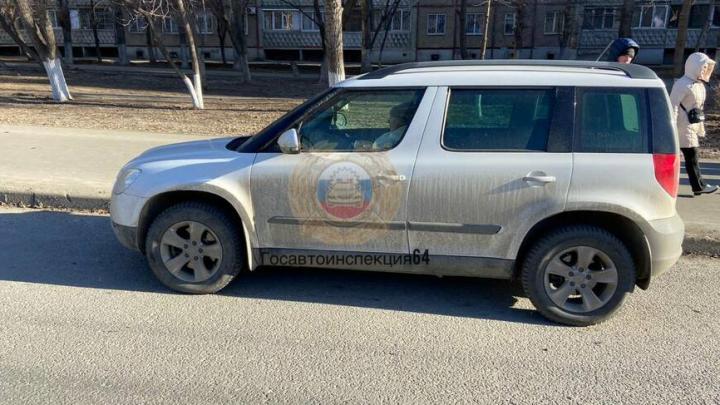 Женщина погибла под колесами иномарки на проспекте Строителей в Саратове Женщина погибла под колесами иномарки на проспекте Строителей в Саратове
