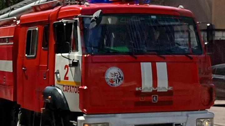 В районе железнодорожного вокзала Саратова произошел пожар В районе железнодорожного вокзала Саратова произошел пожар