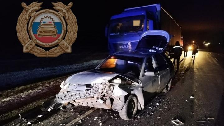 У саратовского села «12-я» врезалась в грузовик: пострадали четыре пассажира У саратовского села «12-я» врезалась в грузовик: пострадали четыре пассажира