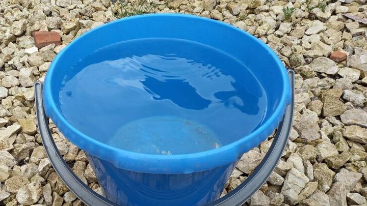 В центре Энгельса прорвало водопровод В центре Энгельса прорвало водопровод