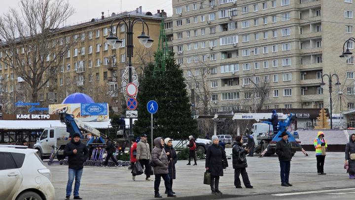 В Саратове демонтируют ещё одну Большую ёлку В Саратове демонтируют ещё одну Большую ёлку
